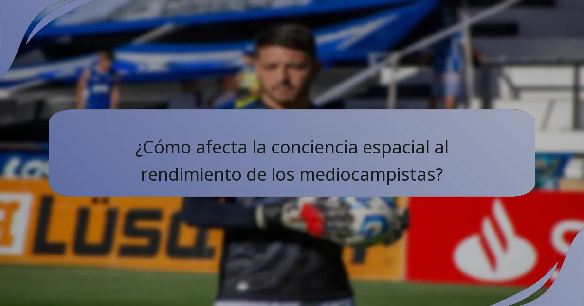¿Cómo afecta la conciencia espacial al rendimiento de los mediocampistas?